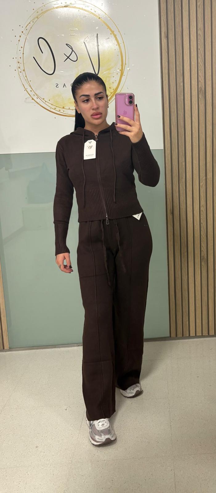 Conjunto punto chaqueta crop y pantalón wide leg