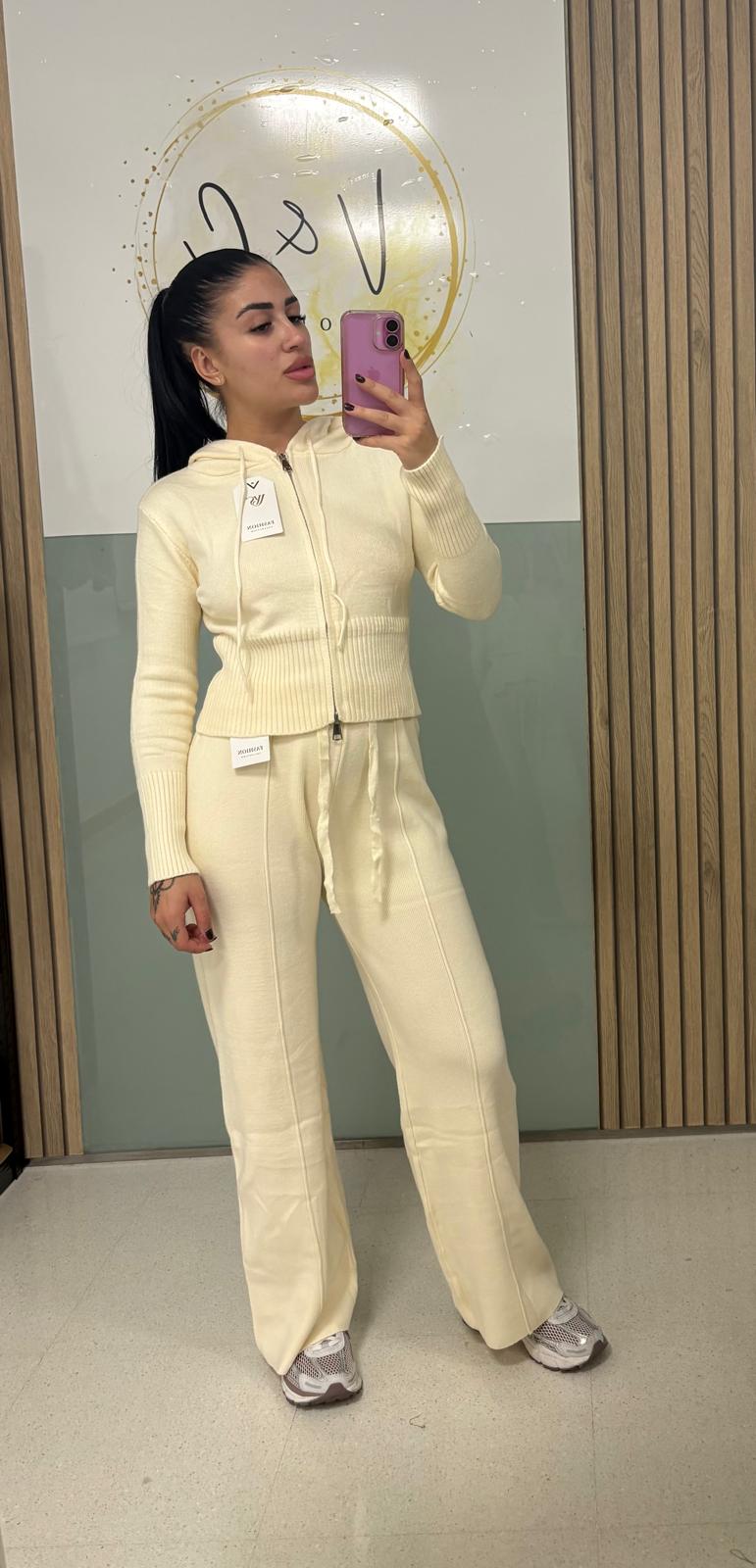 Conjunto punto chaqueta crop y pantalón wide leg